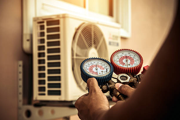 Professional Heat Pump Repair technician working in Albion, IL